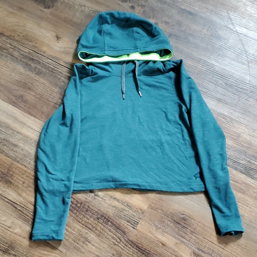 Lightly used women's small Under Armour hoodie